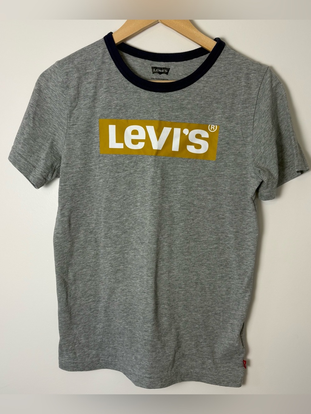 Levi’s Boys’ Classic Graphic T-Shirt Grey Gold Logo Red Tab Size Large (12-13)